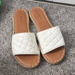 Time and Tru Women's Cream Quilted Sandals